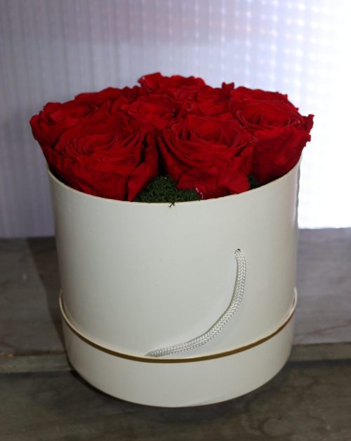 9 Roses éternelles rouge en boite à chapeau