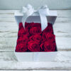 Coffret blanc de 9 roses éternelles rouges